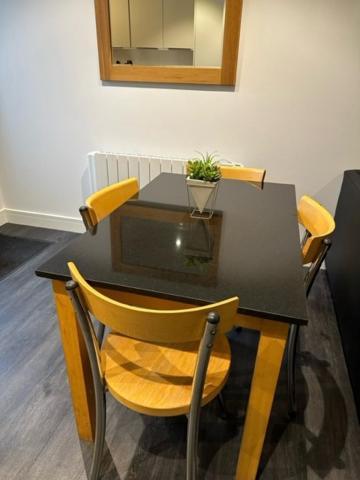 Stunning Flat With Parking Free Near Sutton Station Apartment Cheam Екстериор снимка