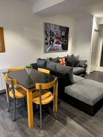 Stunning Flat With Parking Free Near Sutton Station Apartment Cheam Екстериор снимка